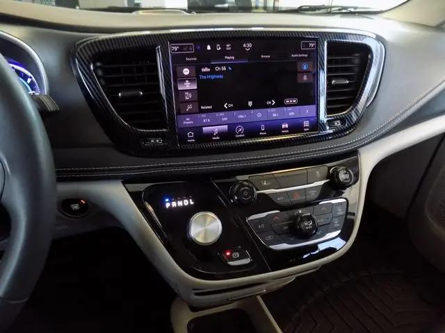 2022 Chrysler Pacifica Hybrid Touring L