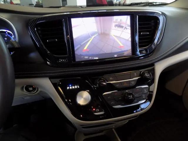 2022 Chrysler Pacifica Hybrid Touring L