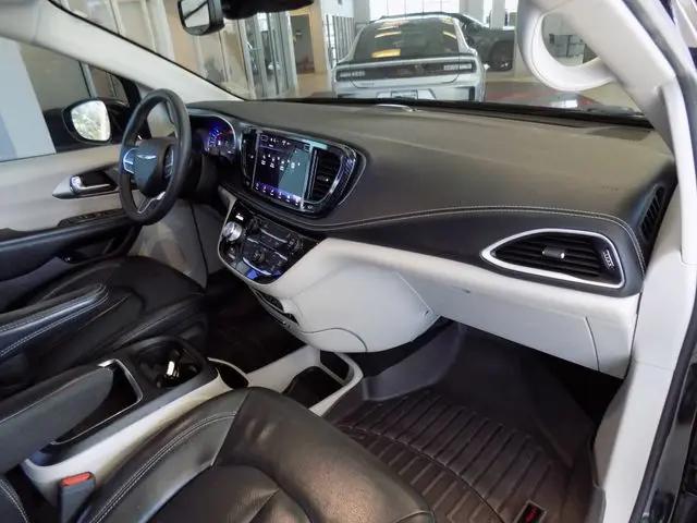 2022 Chrysler Pacifica Hybrid Touring L
