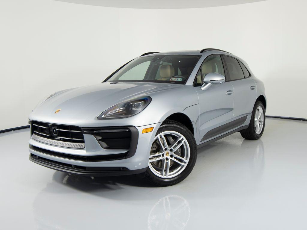 /2025 Porsche Macan