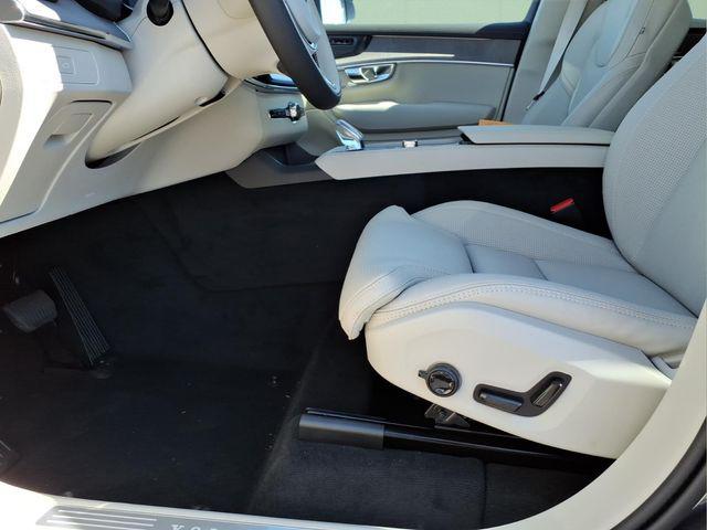 2026 Volvo XC90 Ultra, B6 AWD Gas (mild hybrid), Gasoline, Bright, 7 Seats
