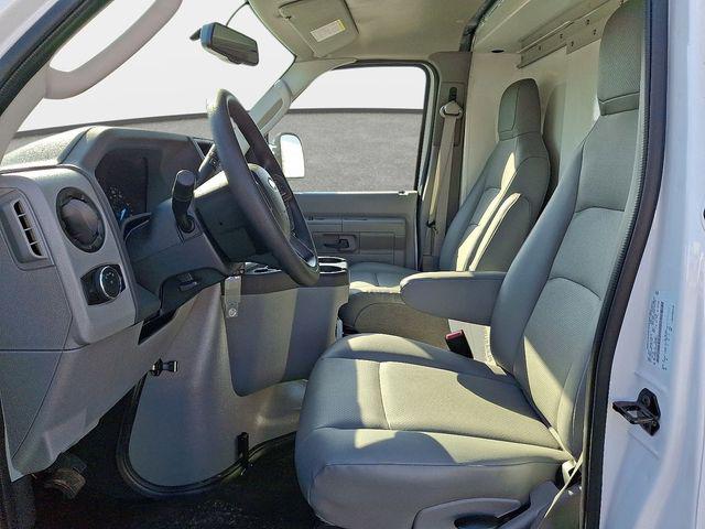 2027 Ford E-Series Cutaway Base