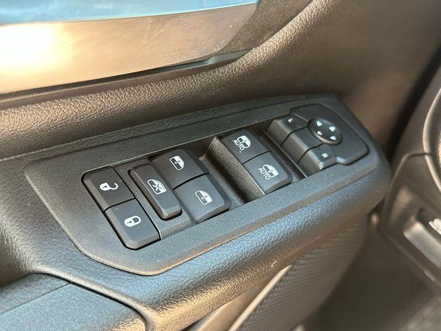 2026 Ram 1500 Express Crew Cab 4x4 57 Box