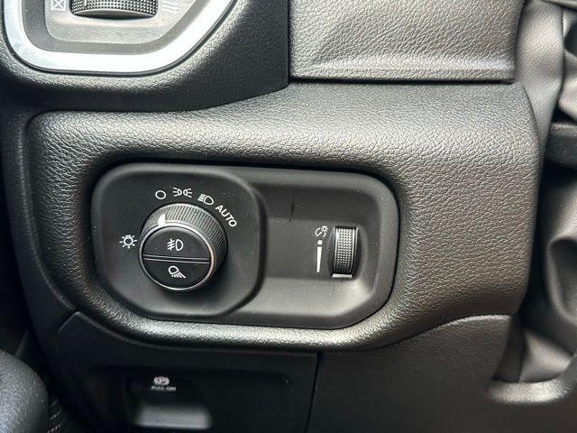 2026 Ram 1500 Express Crew Cab 4x4 5'7" Box