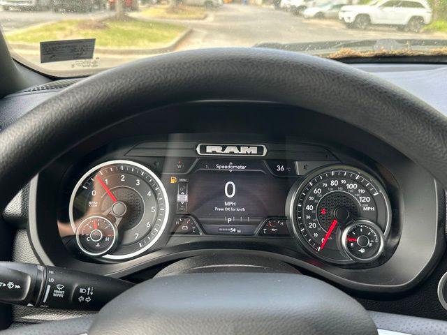 2026 Ram 1500 Express Crew Cab 4x4 5'7" Box