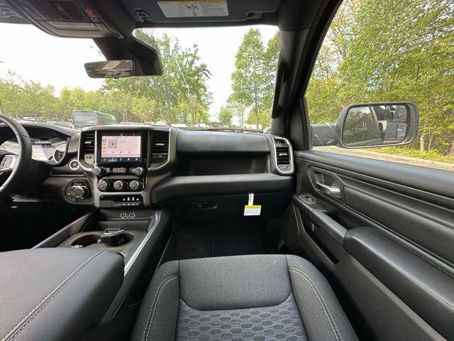 2026 Ram 1500 Express Crew Cab 4x4 5'7" Box