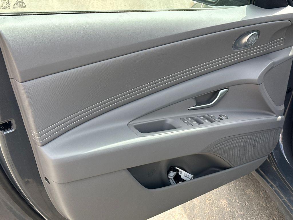 New 2026 Gray HYUNDAI SEL Sport Premium image 11