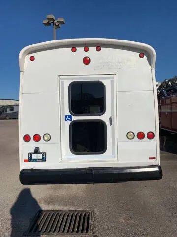 2010 Ford E-450 Cutaway XL