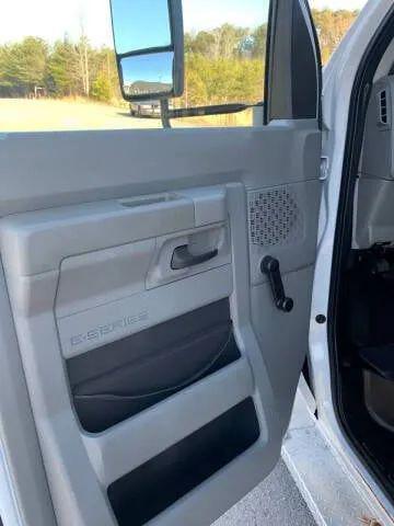 2010 Ford E-450 Cutaway XL