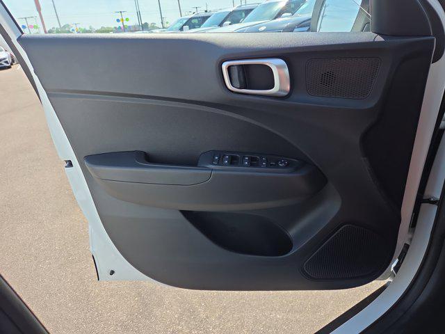 2026 Hyundai Venue SE - Photo 8