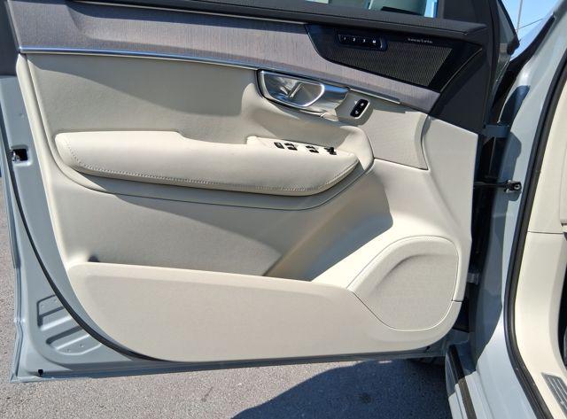 2026 Volvo XC90 Ultra, B6 AWD Gas (mild hybrid), Gasoline, Bright, 7 Seats
