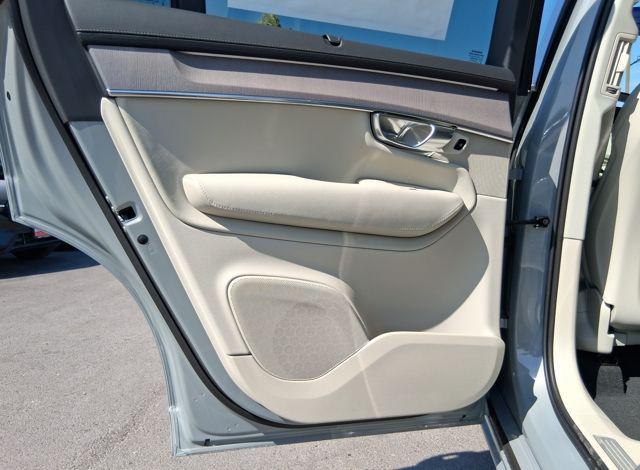 2026 Volvo XC90 Ultra, B6 AWD Gas (mild hybrid), Gasoline, Bright, 7 Seats