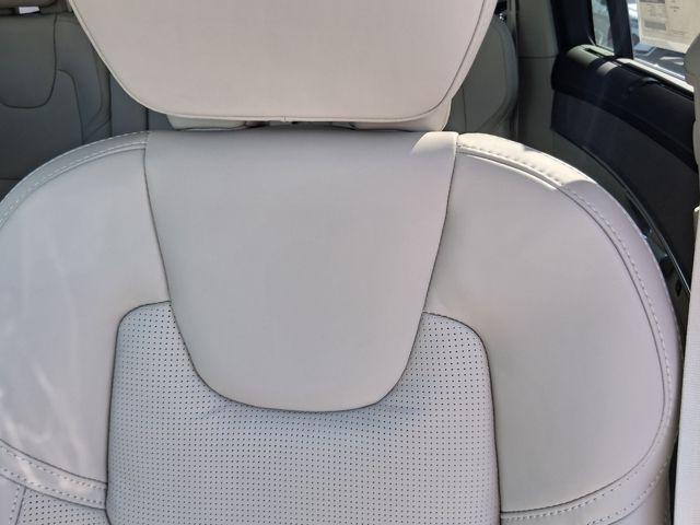 2026 Volvo XC90 Ultra, B6 AWD Gas (mild hybrid), Gasoline, Bright, 7 Seats