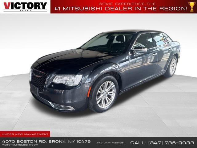 Gray (Maximum Steel Metallic Clearcoat) 2017 Chrysler 300 C RWD Sedan Rear-Wheel Drive 8-Speed Automatic