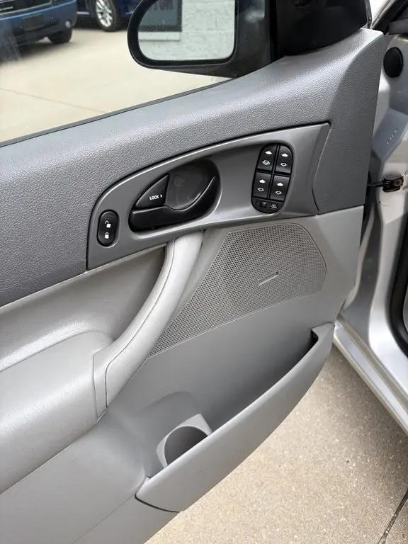 2005 Ford Focus ZX4