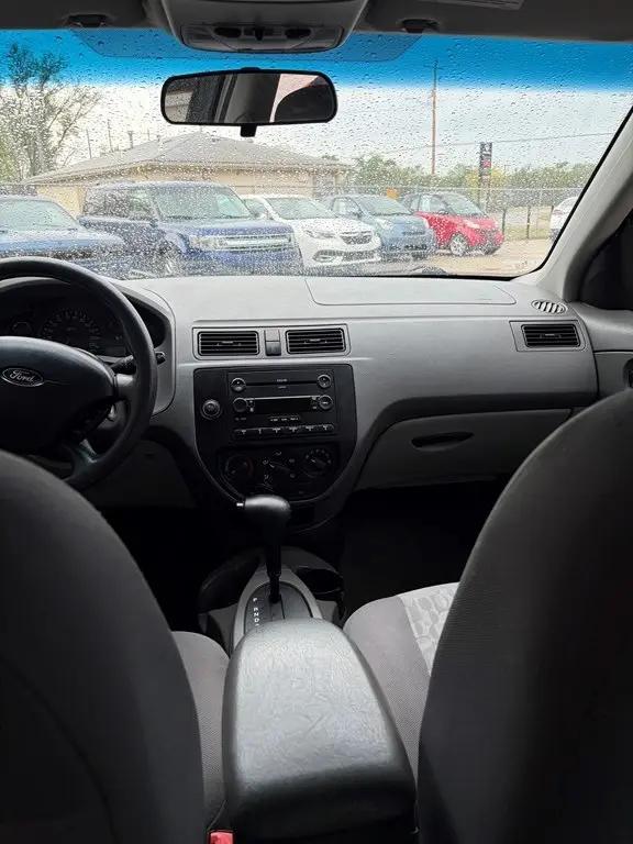 2005 Ford Focus ZX4