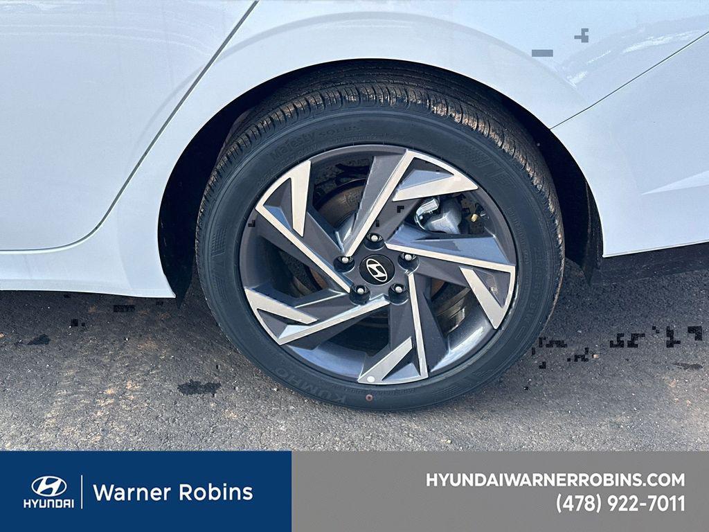 New 2025 White HYUNDAI SEL Sport image 18