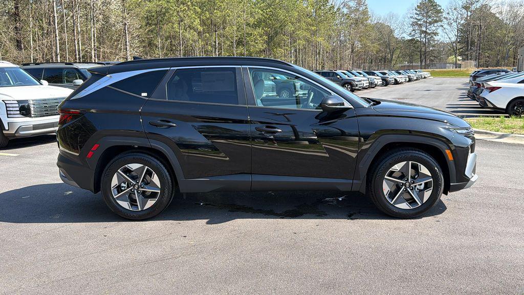 New 2026 Black HYUNDAI SEL FWD image 5
