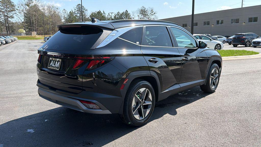 New 2026 Black HYUNDAI SEL FWD image 6