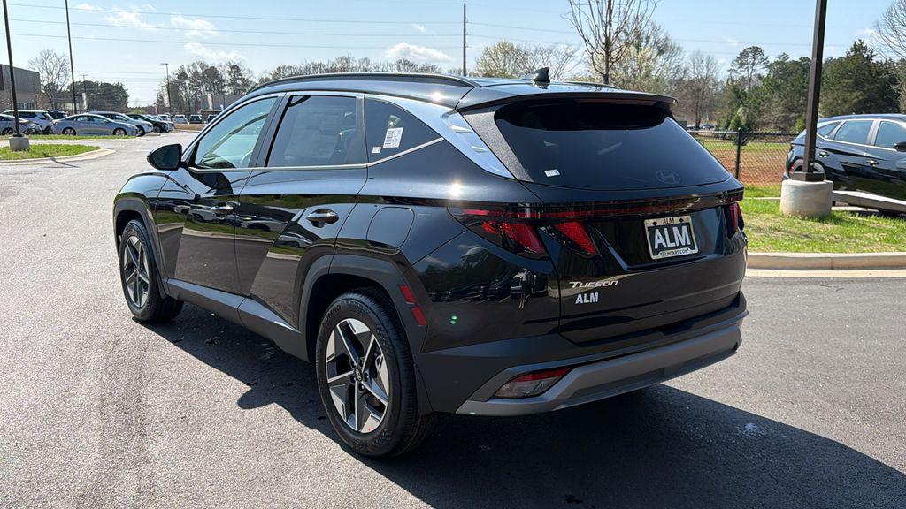 New 2026 Black HYUNDAI SEL FWD image 8