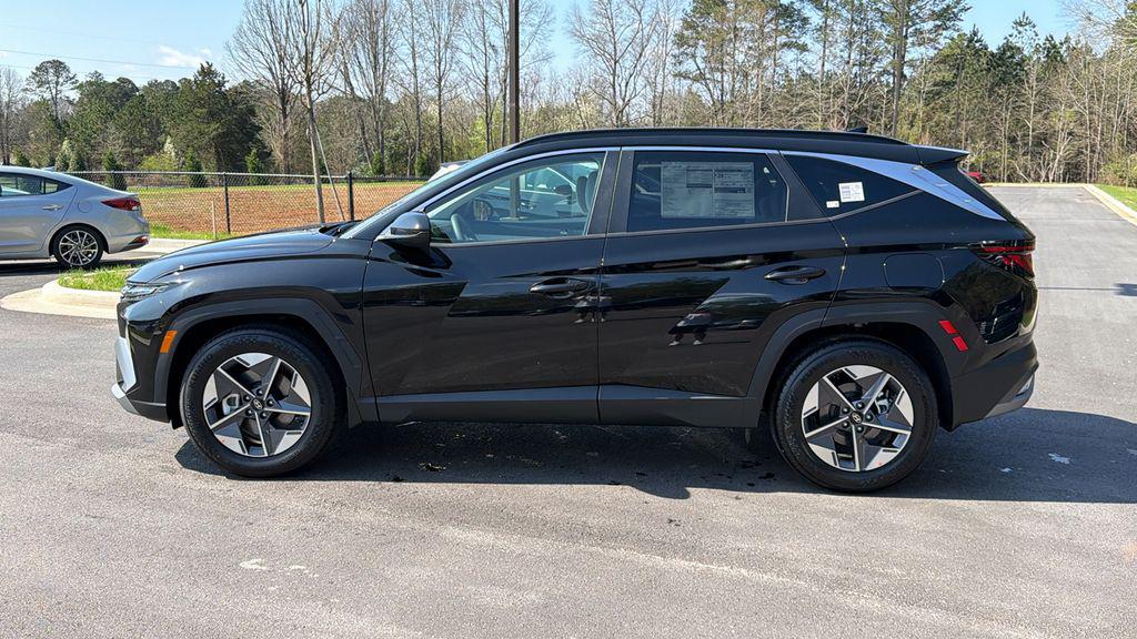 New 2026 Black HYUNDAI SEL FWD image 9