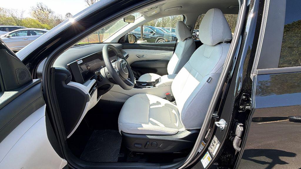 New 2026 Black HYUNDAI SEL FWD image 10