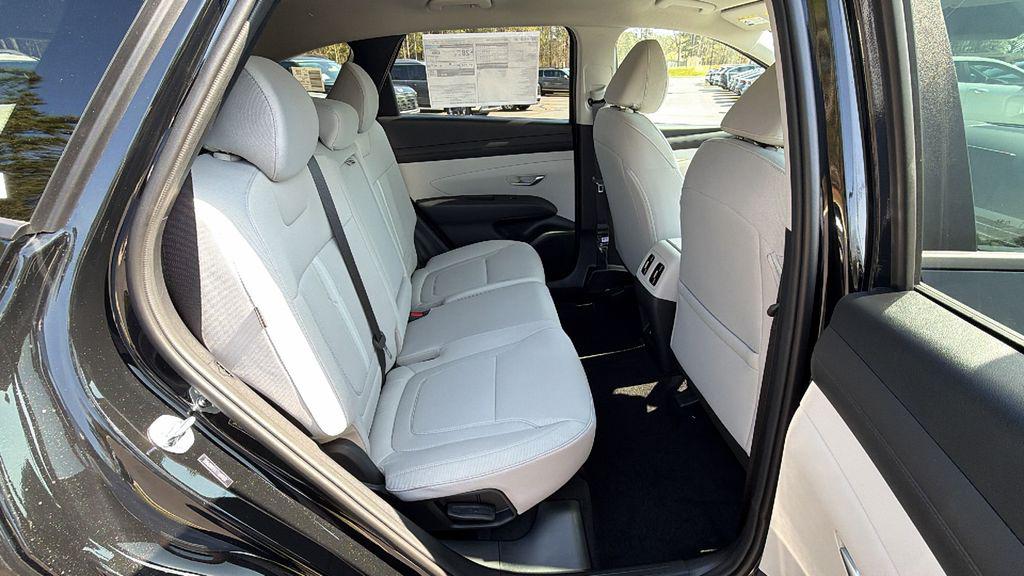 New 2026 Black HYUNDAI SEL FWD image 17