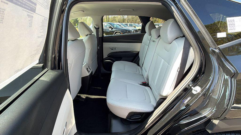 New 2026 Black HYUNDAI SEL FWD image 23