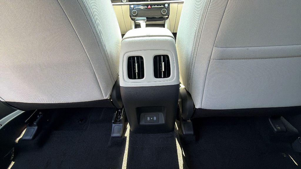 New 2026 Black HYUNDAI SEL FWD image 24