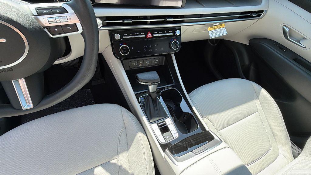 New 2026 Black HYUNDAI SEL FWD image 30