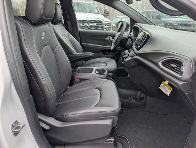 2026 Chrysler Pacifica Select AWD