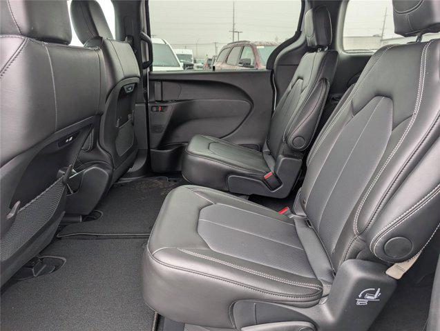 2026 Chrysler Pacifica Select AWD