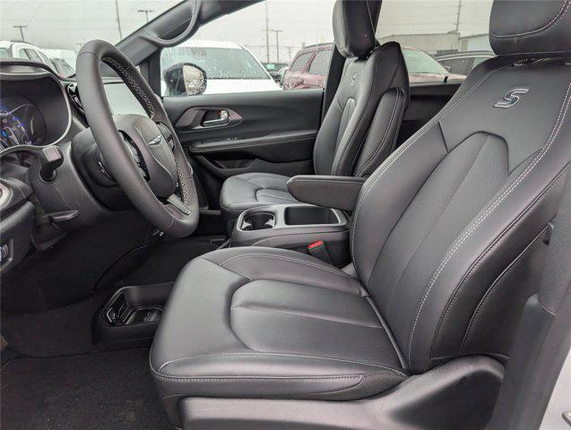 2026 Chrysler Pacifica Select AWD