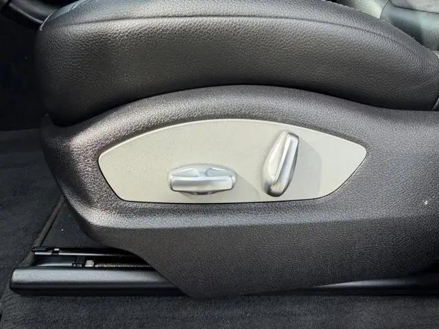 2021 Porsche Macan Macan