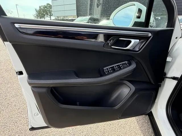 2021 Porsche Macan Macan