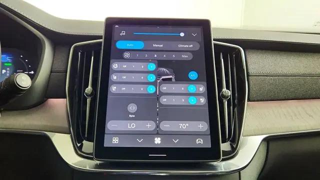 2026 Volvo XC90 Plug-In Hybrid Ultra, T8 AWD, Electric/Gasoline, Bright, 7 Seats