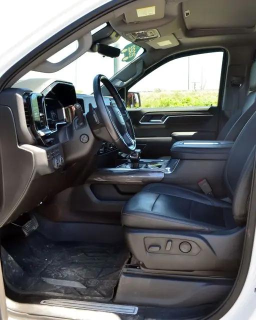 2022 Chevrolet Silverado 1500 4WD Crew Cab Short Bed LTZ
