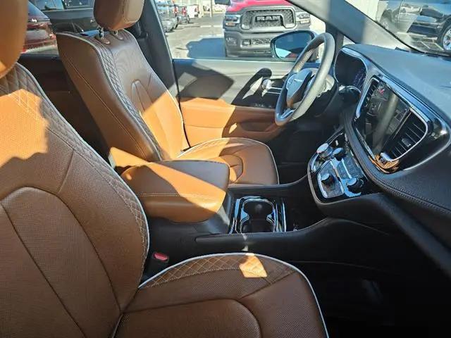 2024 Chrysler Pacifica Pinnacle AWD