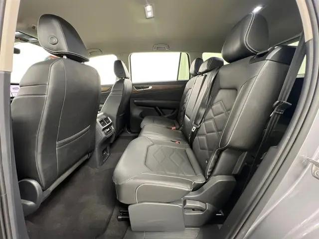 2025 Volkswagen Atlas 2.0T SE w/Technology