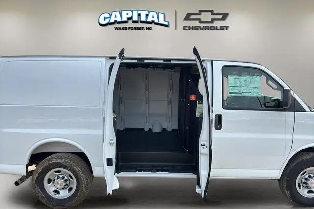 2026 Chevrolet Express Cargo Van 2500 Regular Wheelbase, WT, RWD