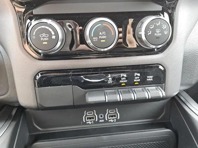 2026 Ram 1500 Express Crew Cab 4x4 57 Box