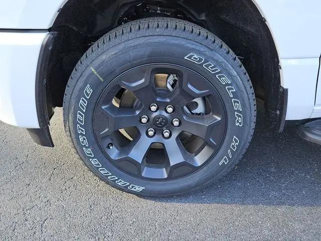 2026 Ram 1500 Express Crew Cab 4x4 5'7" Box