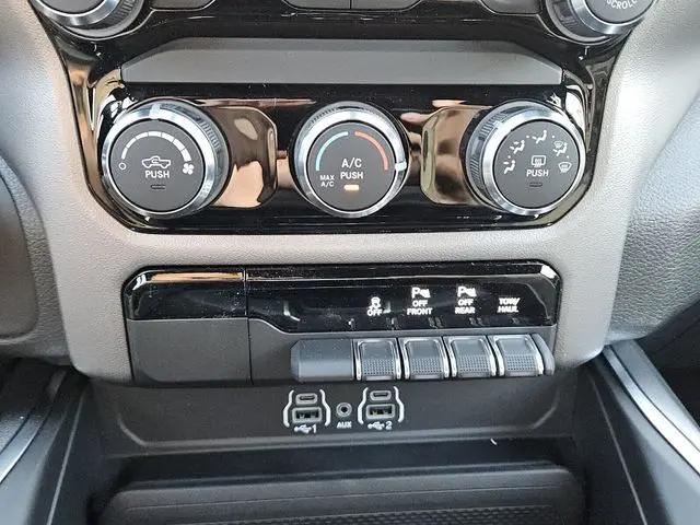 2026 Ram 1500 Express Crew Cab 4x4 5'7" Box
