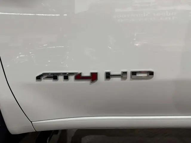 2022 GMC Sierra 2500HD 4WD Crew Cab Standard Bed AT4