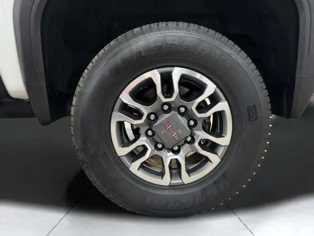 2022 GMC Sierra 2500HD 4WD Crew Cab Standard Bed AT4