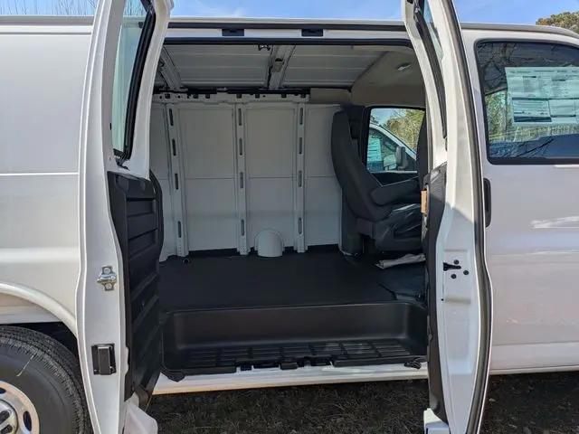 2026 Chevrolet Express Cargo Van 2500 Regular Wheelbase, WT, RWD