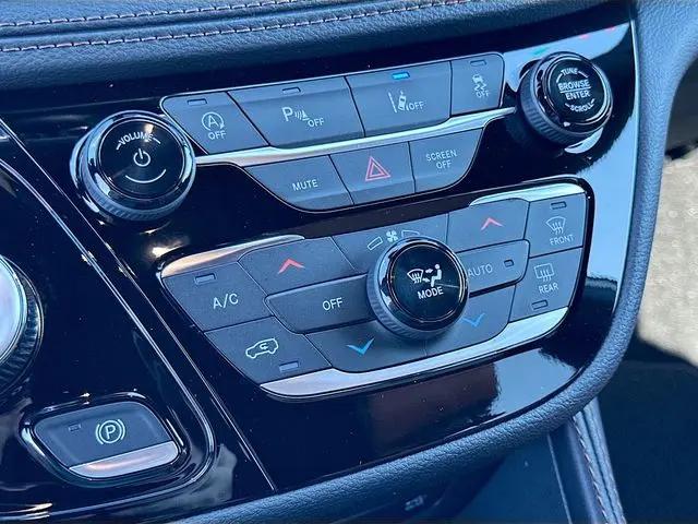 2026 Chrysler Pacifica Pinnacle AWD