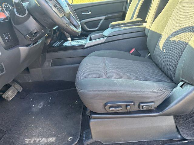 2015 Nissan Titan SV