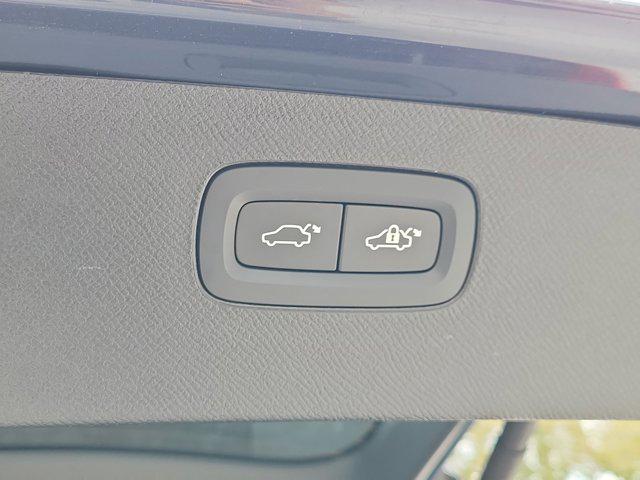 2026 Volvo XC90 Plus, B6 AWD Gas (mild hybrid), Gasoline, Bright, 7 Seats