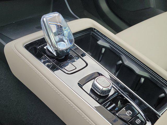 2026 Volvo XC90 Plus, B6 AWD Gas (mild hybrid), Gasoline, Bright, 7 Seats